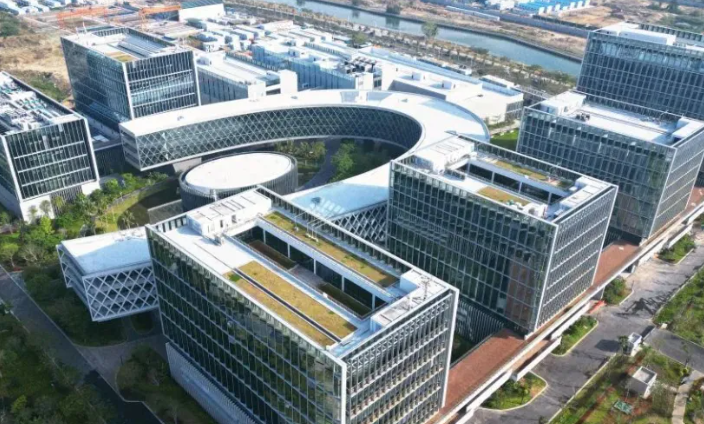 成都全屋定制家具与成品家具的成本及空间利用率对比分析